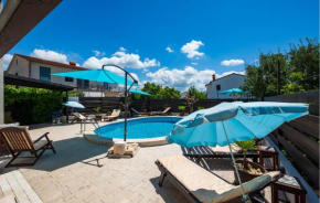 Pet Friendly Apartment In Peroj With Kitchen